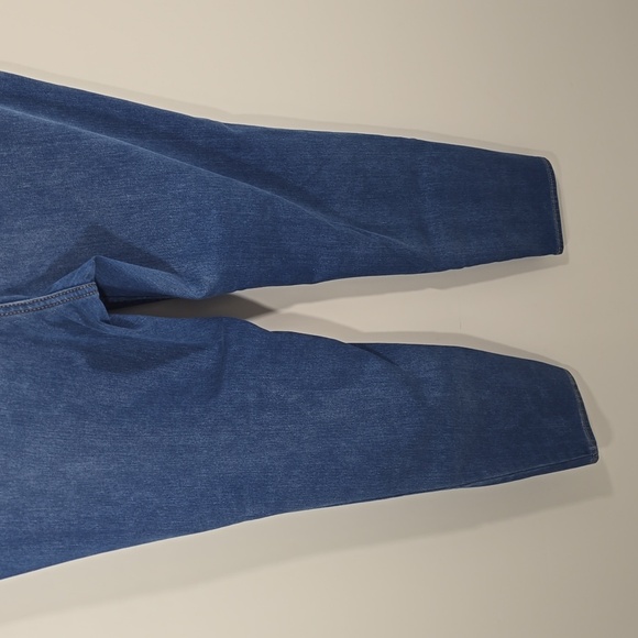 {Old Navy} Higher High-Waisted Rockstar Super-Skinny Built-in-sculpt Jeans - Picture 5 of 9